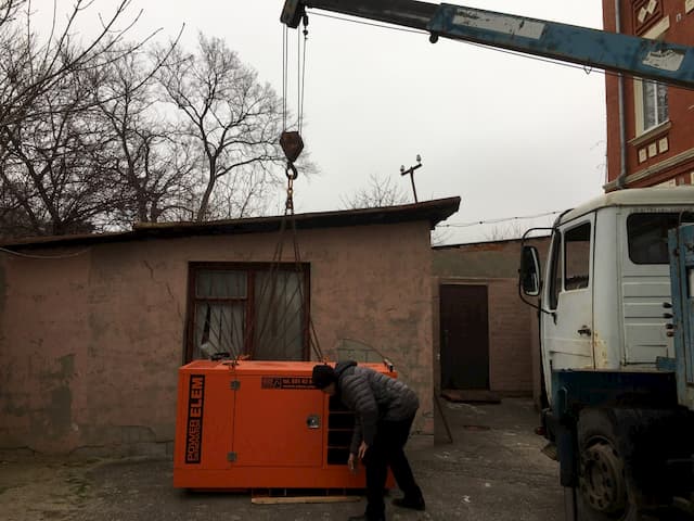 перевезення генератора у Харкові краном маніпулятором
